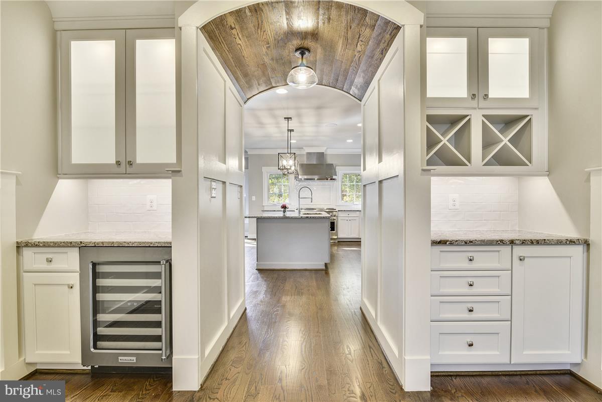 WESTHAMPTON - Residential