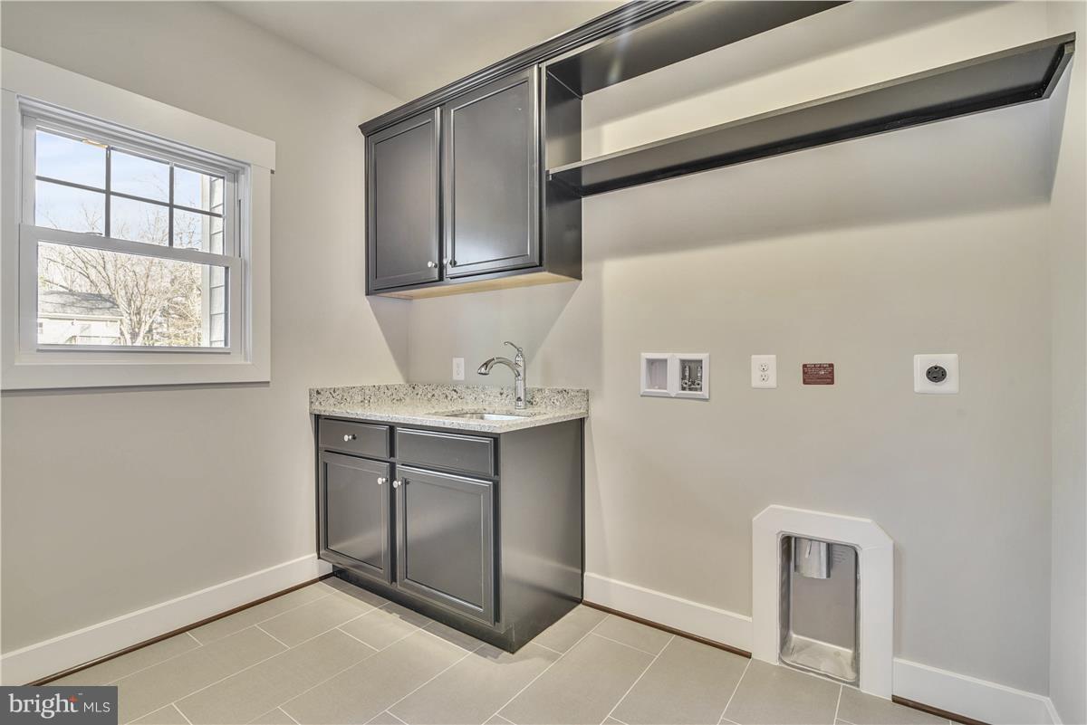 WESTHAMPTON - Residential