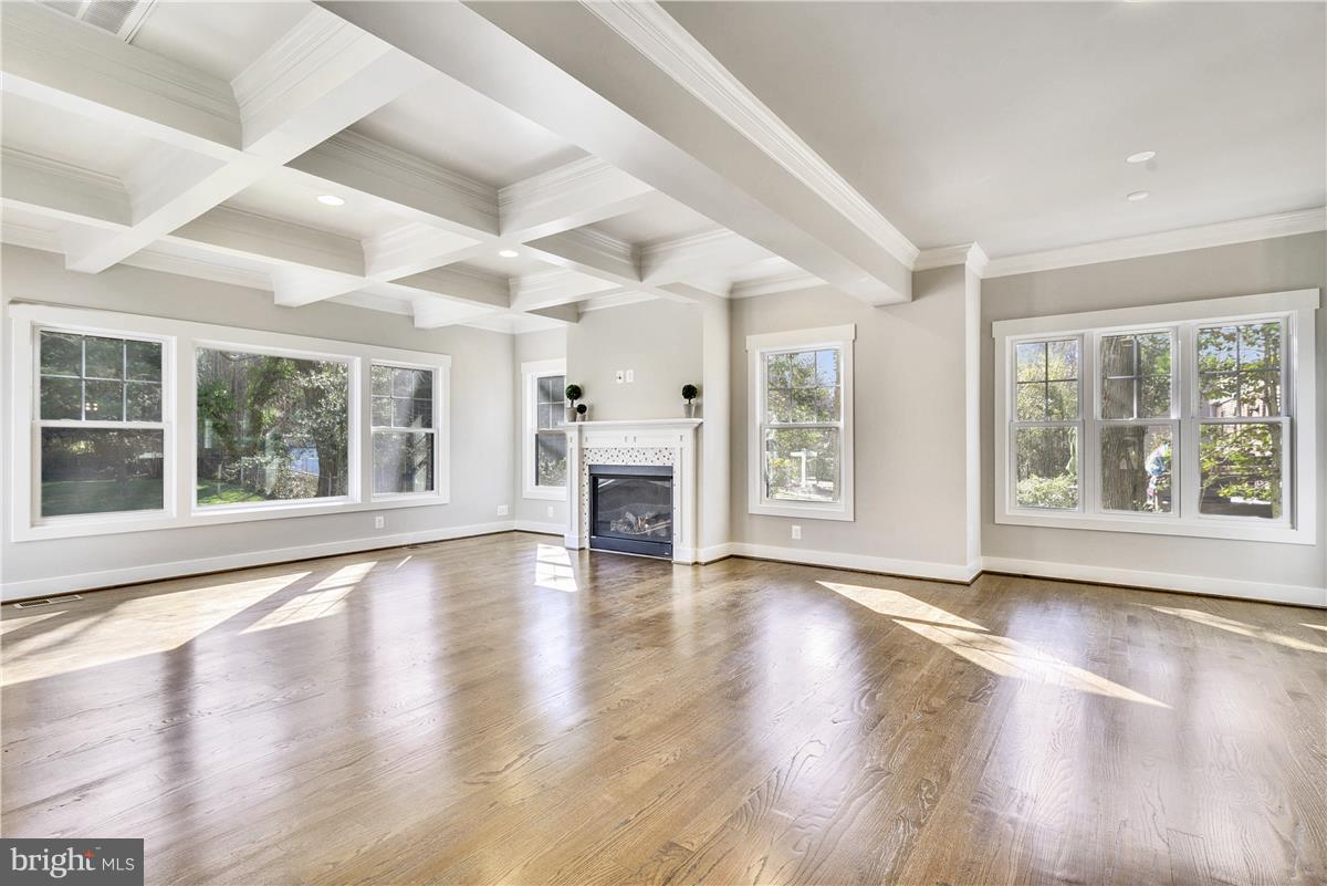 WESTHAMPTON - Residential