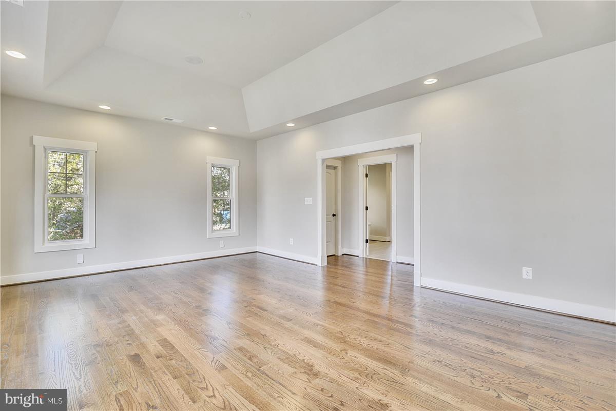 WESTHAMPTON - Residential