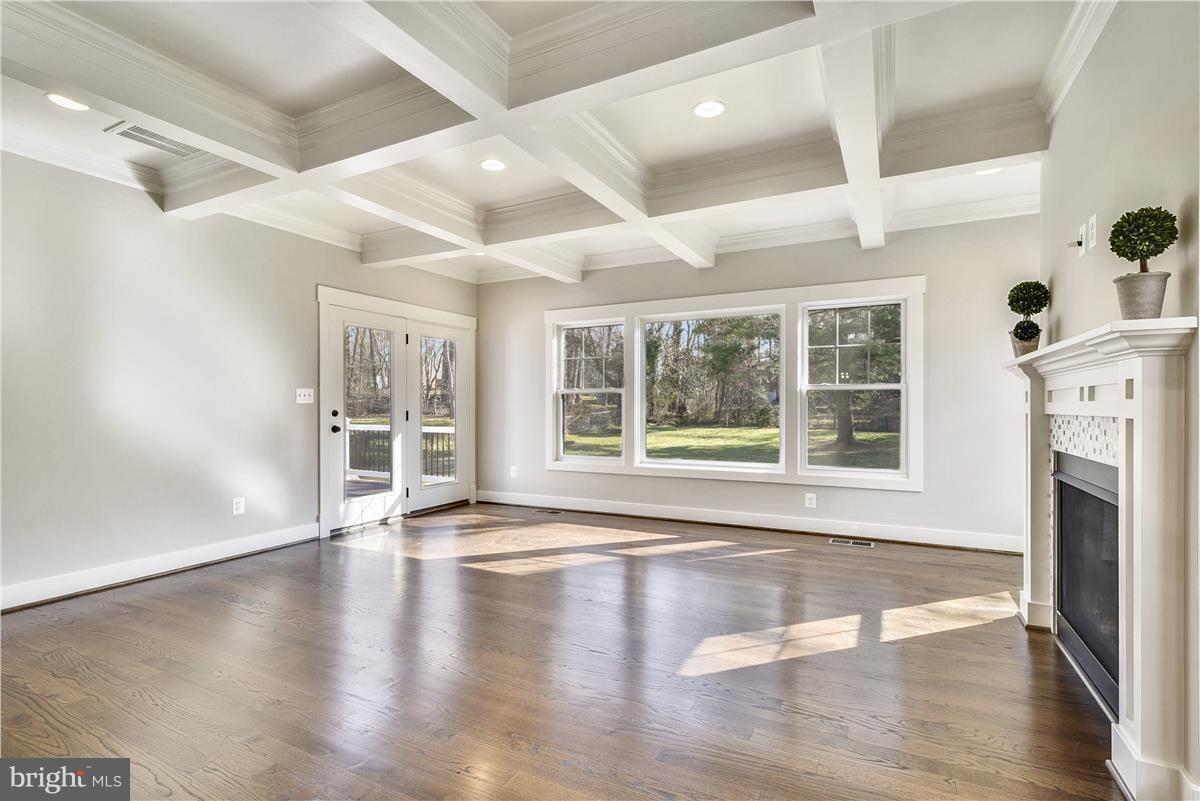 WESTHAMPTON - Residential