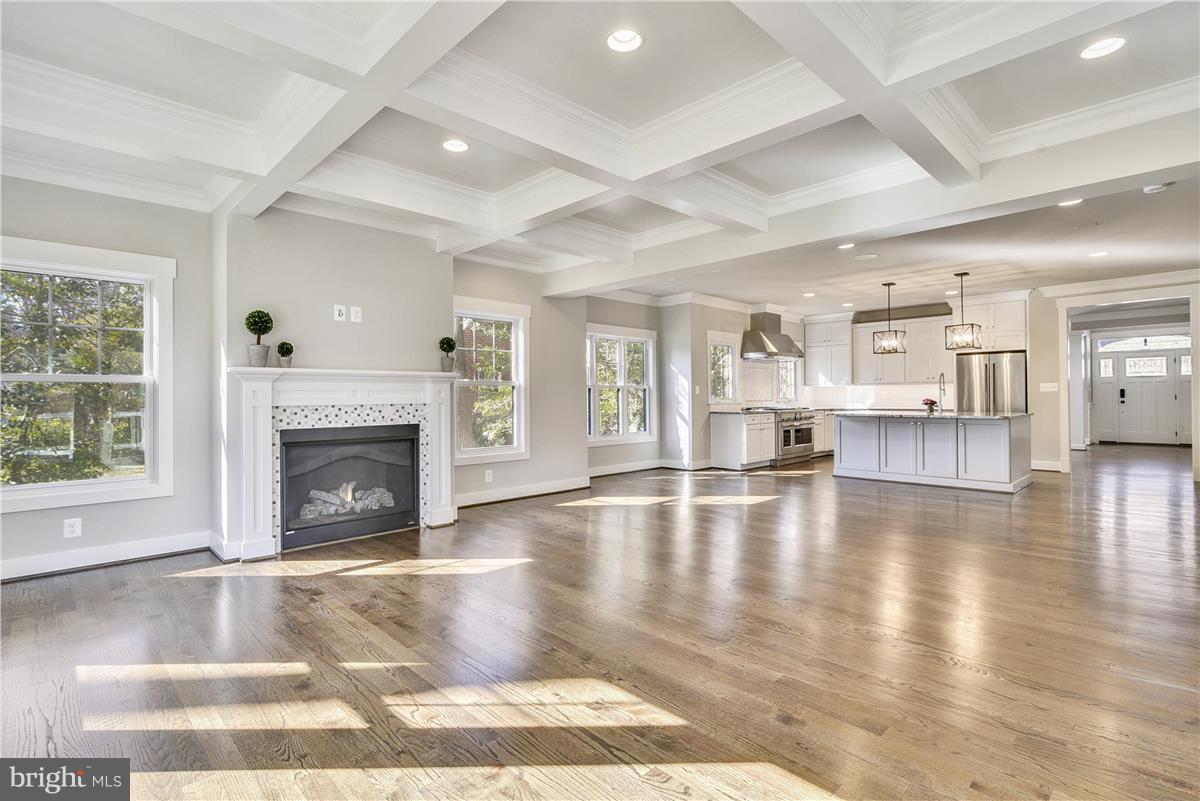 WESTHAMPTON - Residential