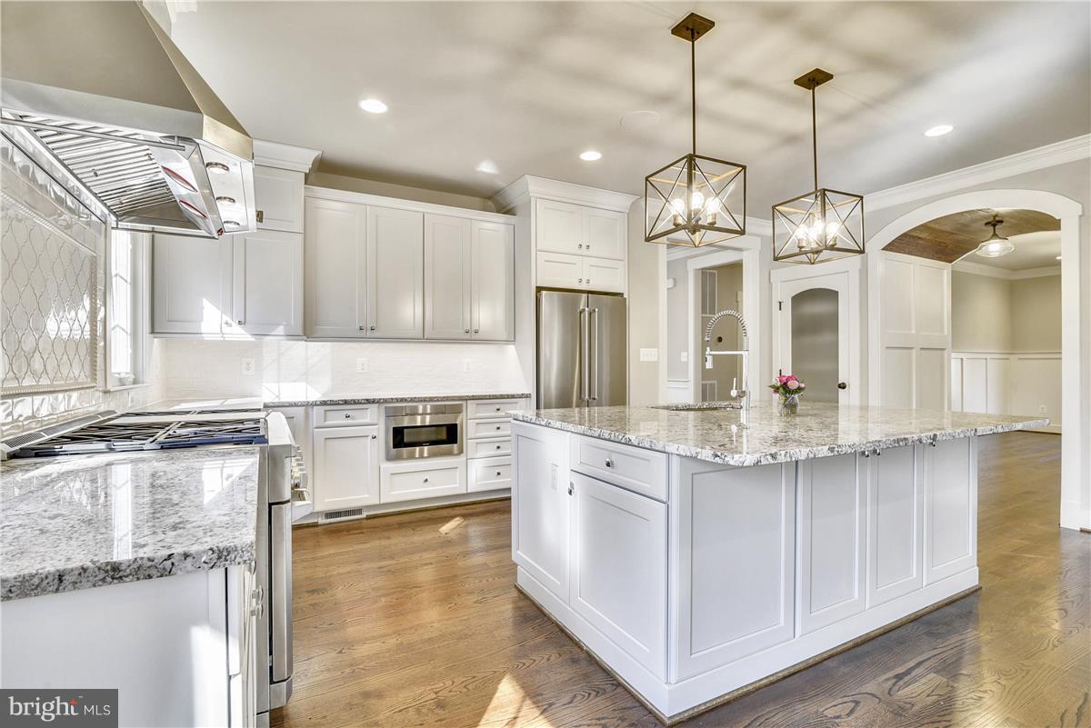 WESTHAMPTON - Residential