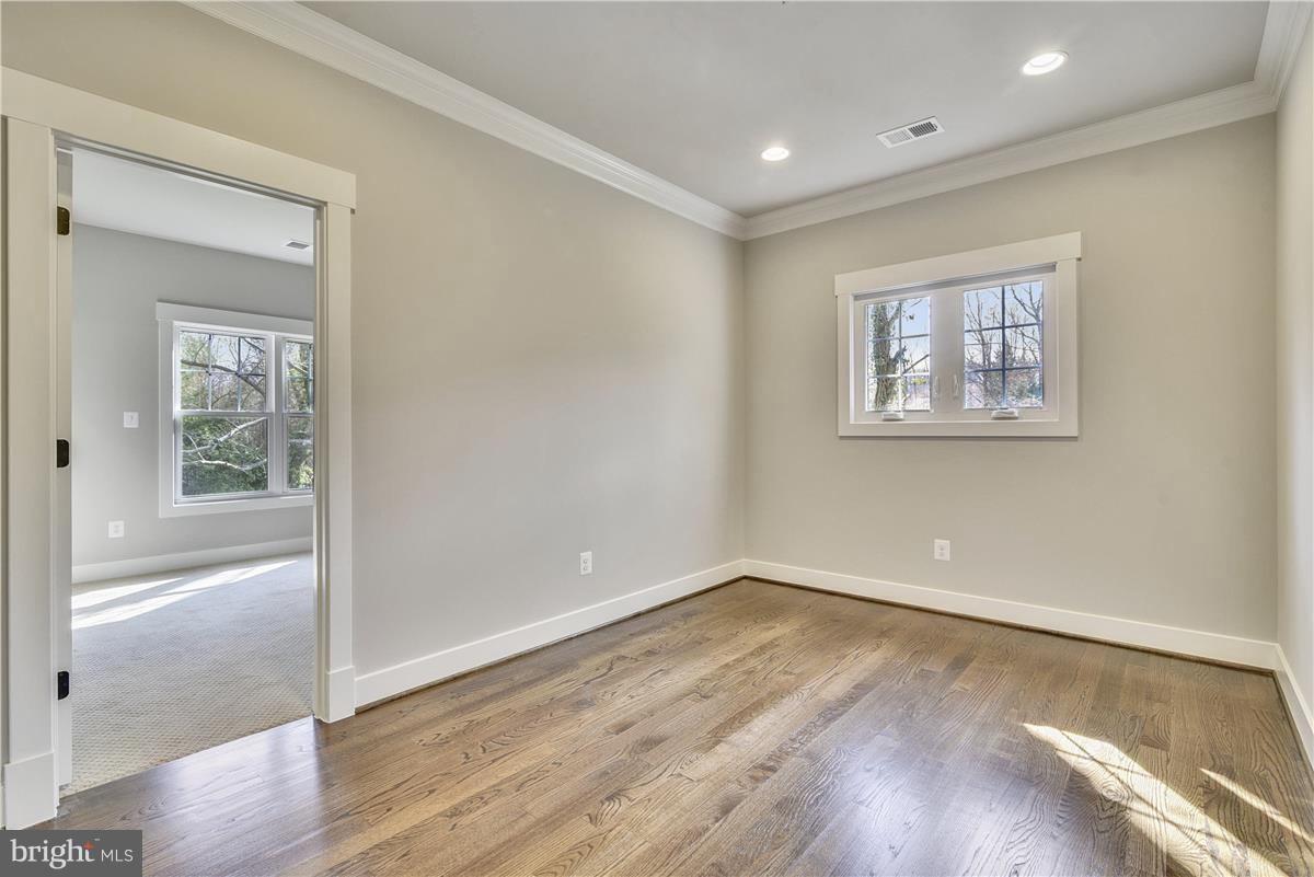 WESTHAMPTON - Residential