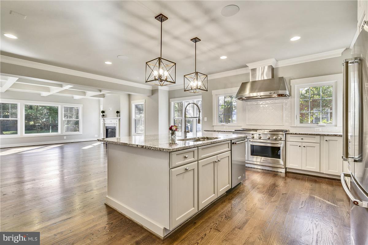 WESTHAMPTON - Residential