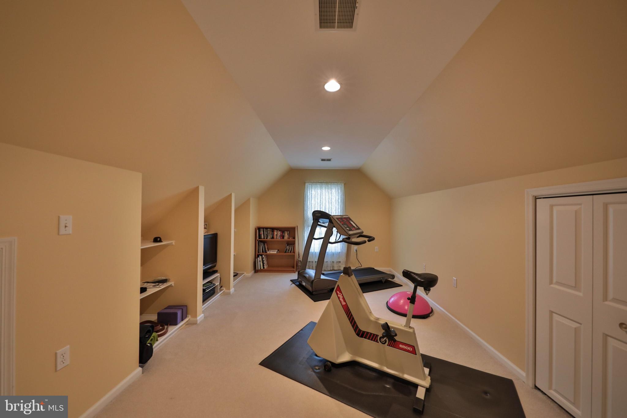 WOODFIELDS - Residential