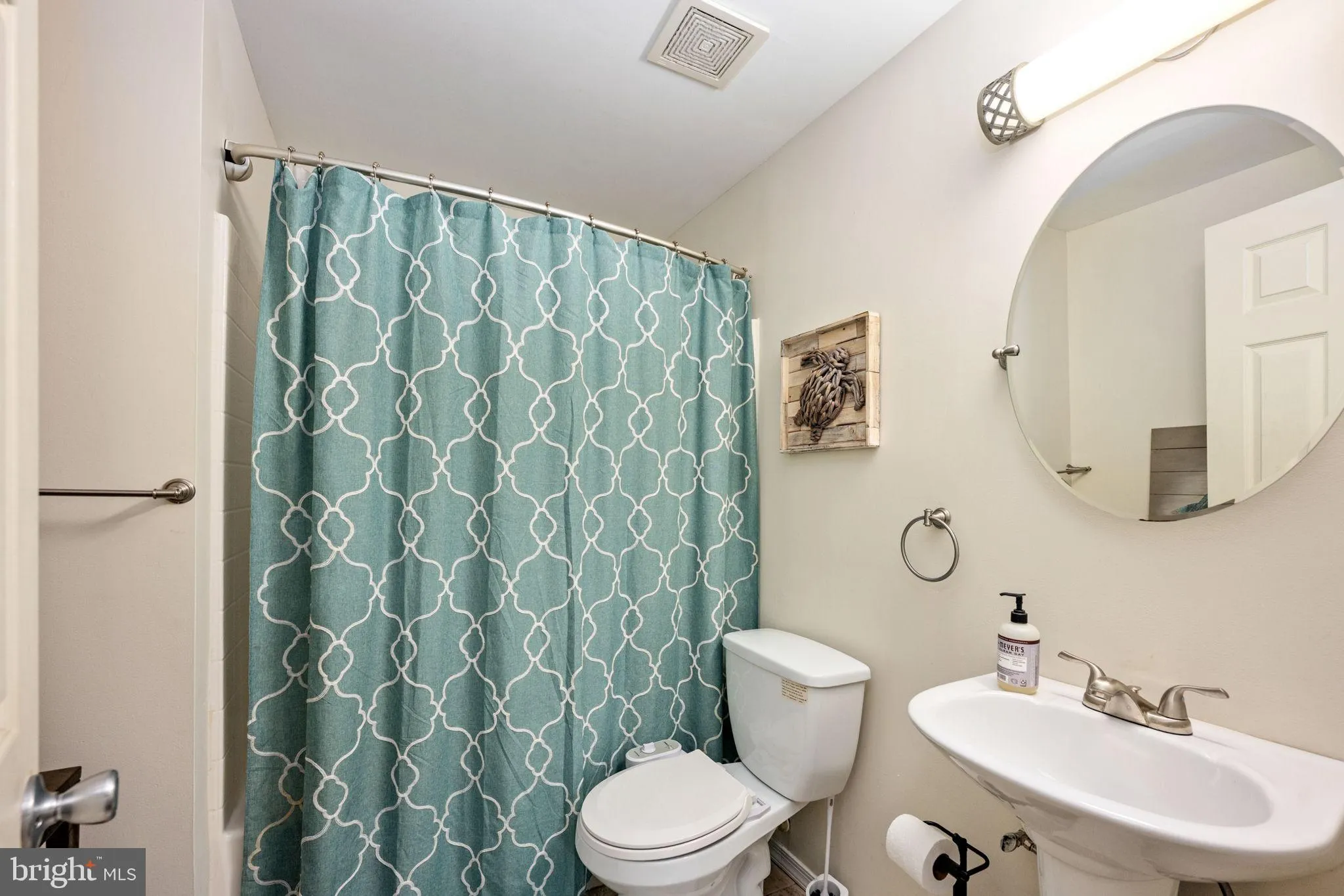 Fredericksburg, Virginia 22407, United States, 4 Bedrooms Bedrooms, ,4 BathroomsBathrooms,Residential,Active,194955