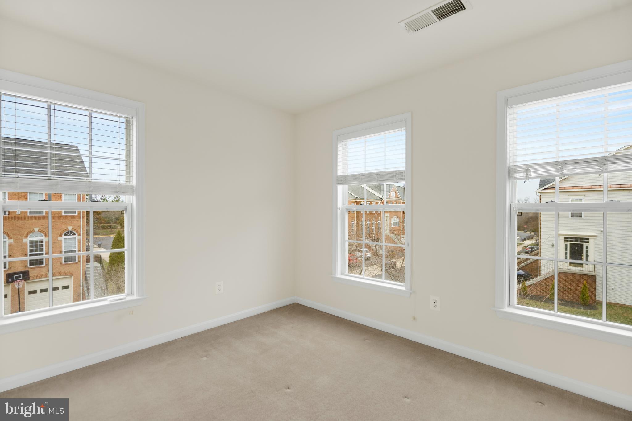 BROADLANDS SOUTH - Residential Lease