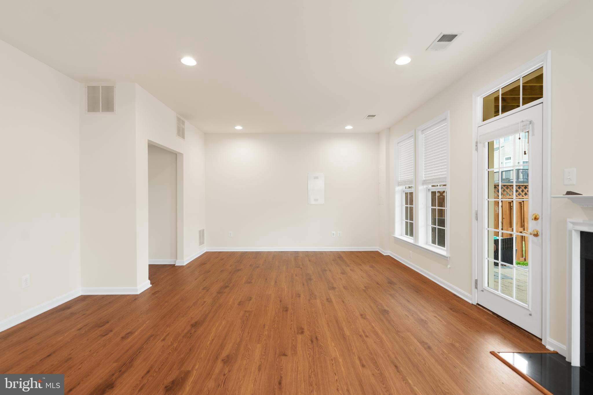 BROADLANDS SOUTH - Residential Lease