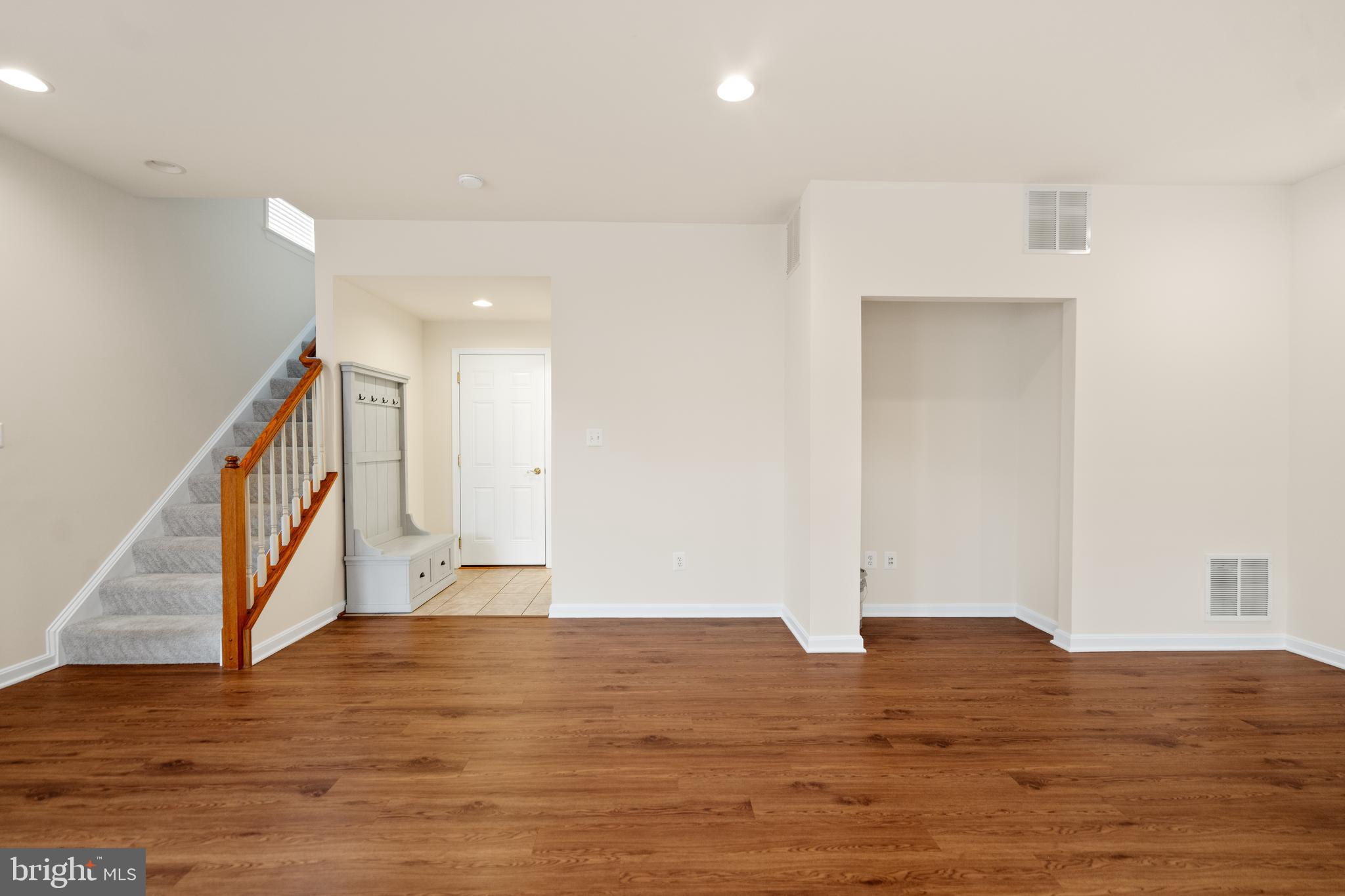 BROADLANDS SOUTH - Residential Lease