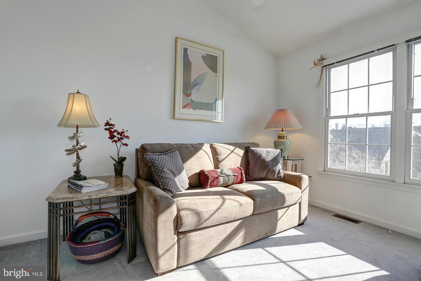 QUAKER HILL - Residential