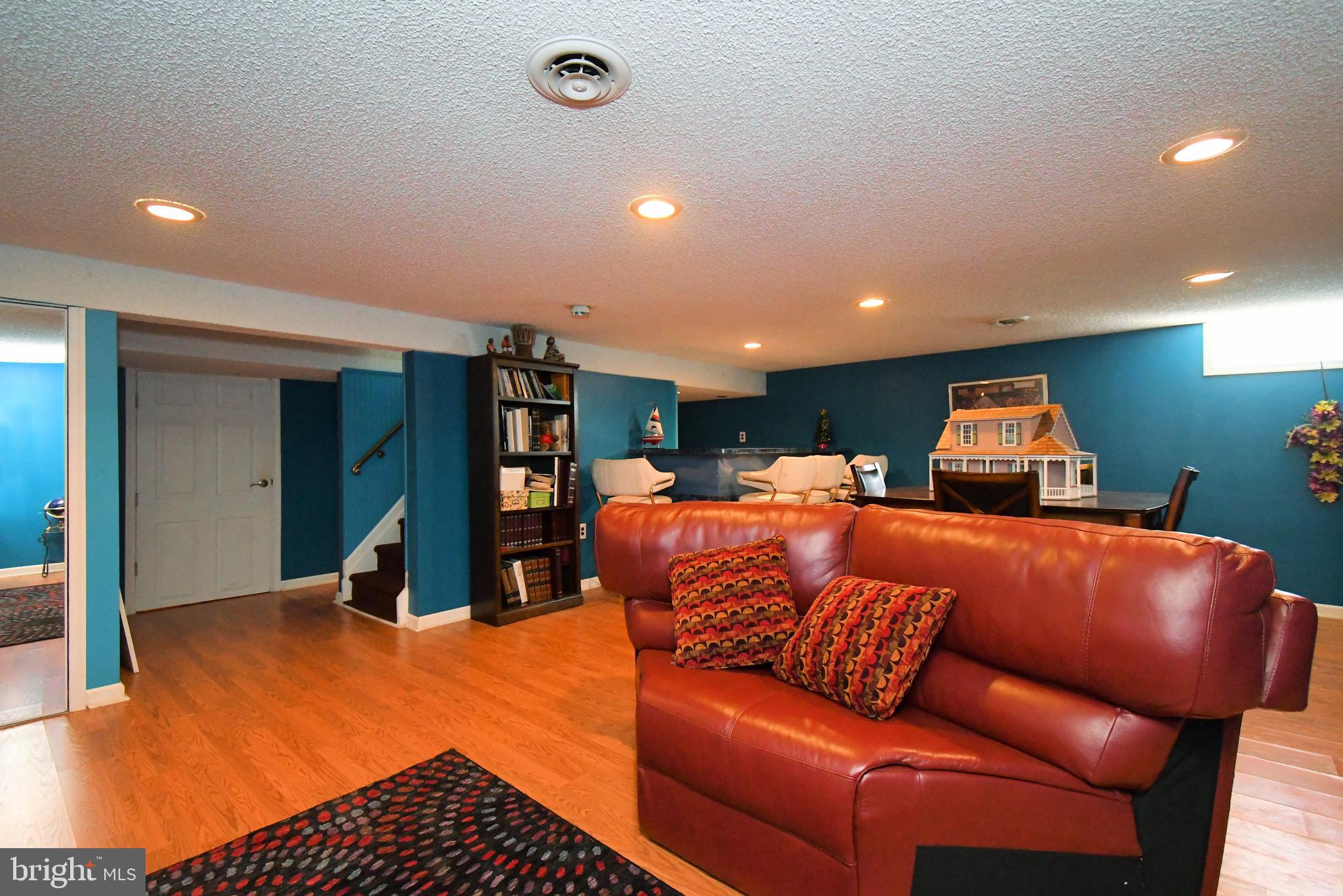 WILLOW MANOR - Residential