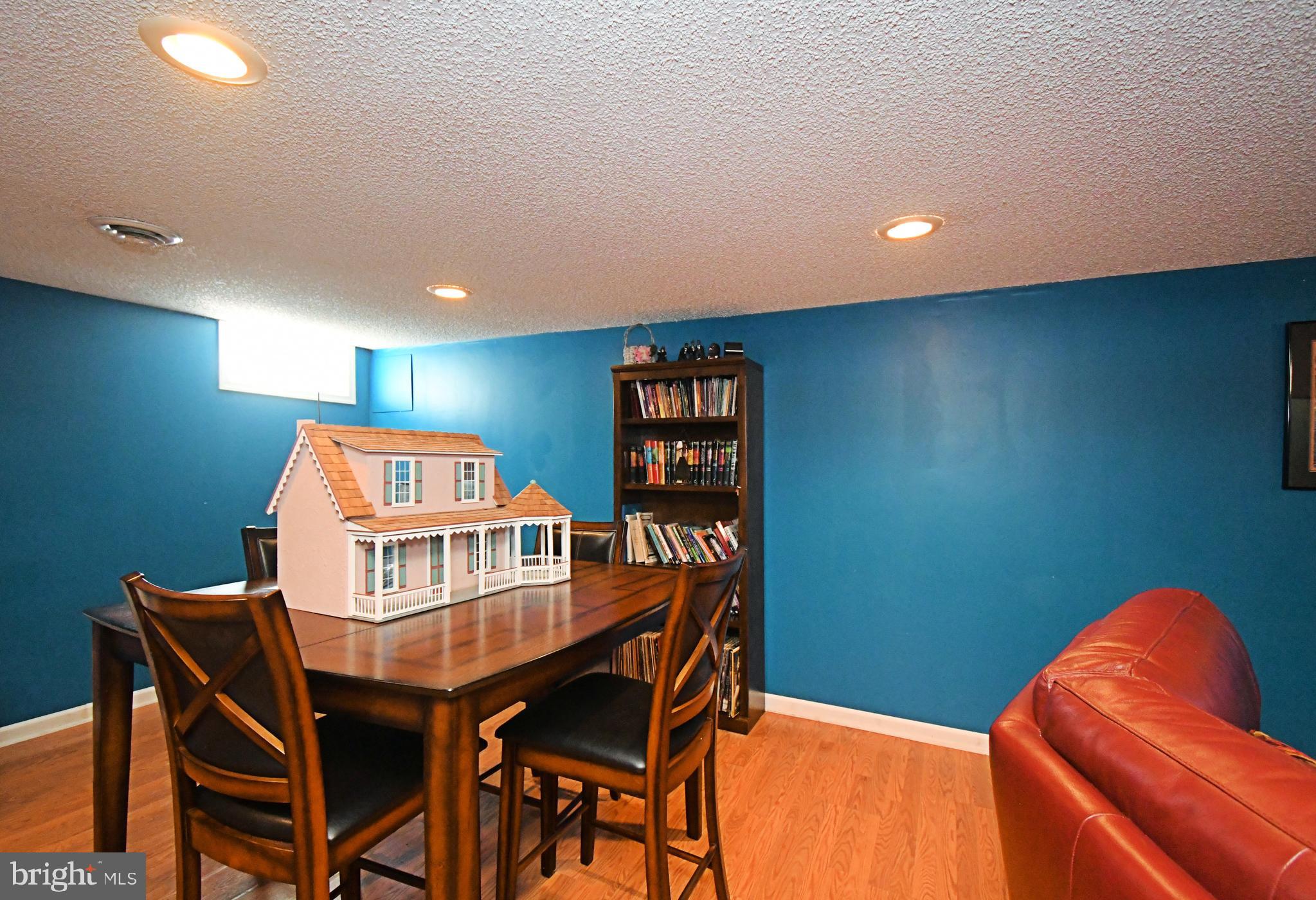 WILLOW MANOR - Residential