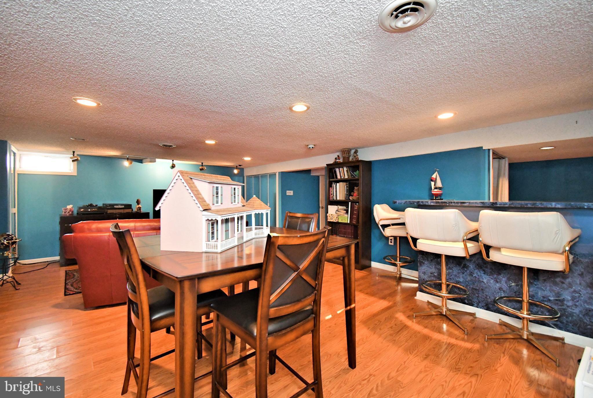 WILLOW MANOR - Residential