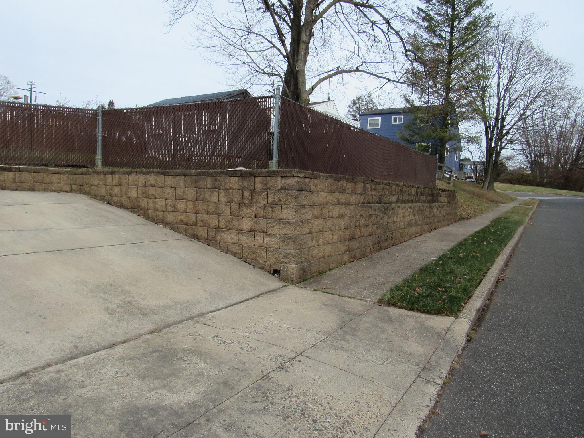 WILLOW MANOR - Residential