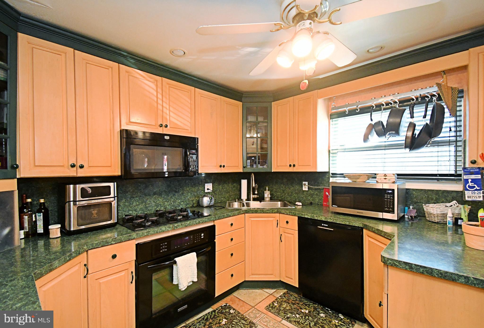 WILLOW MANOR - Residential