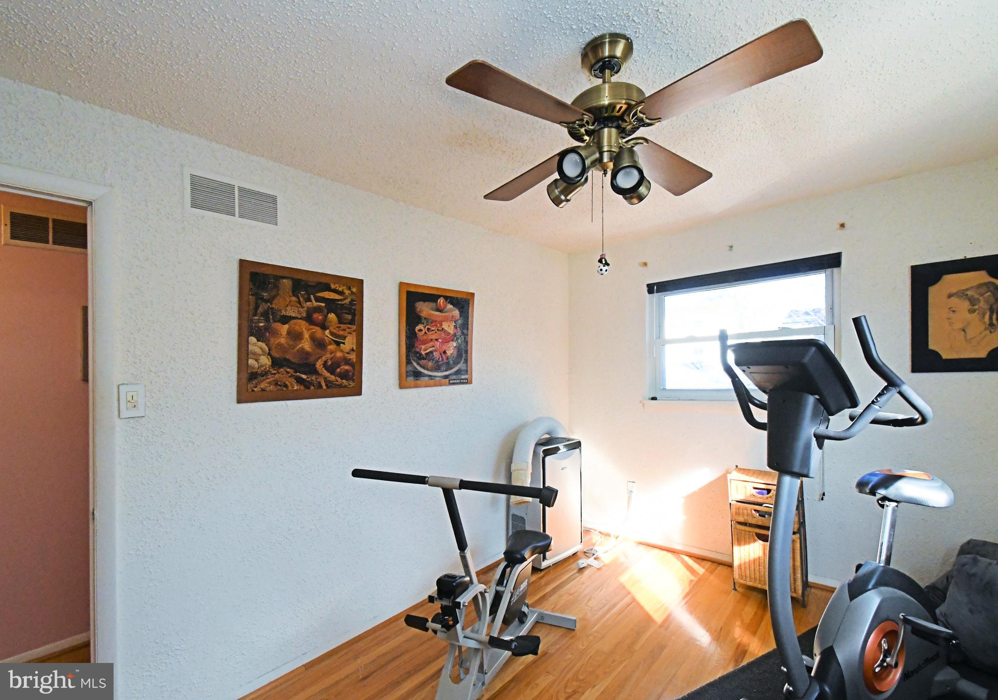 WILLOW MANOR - Residential