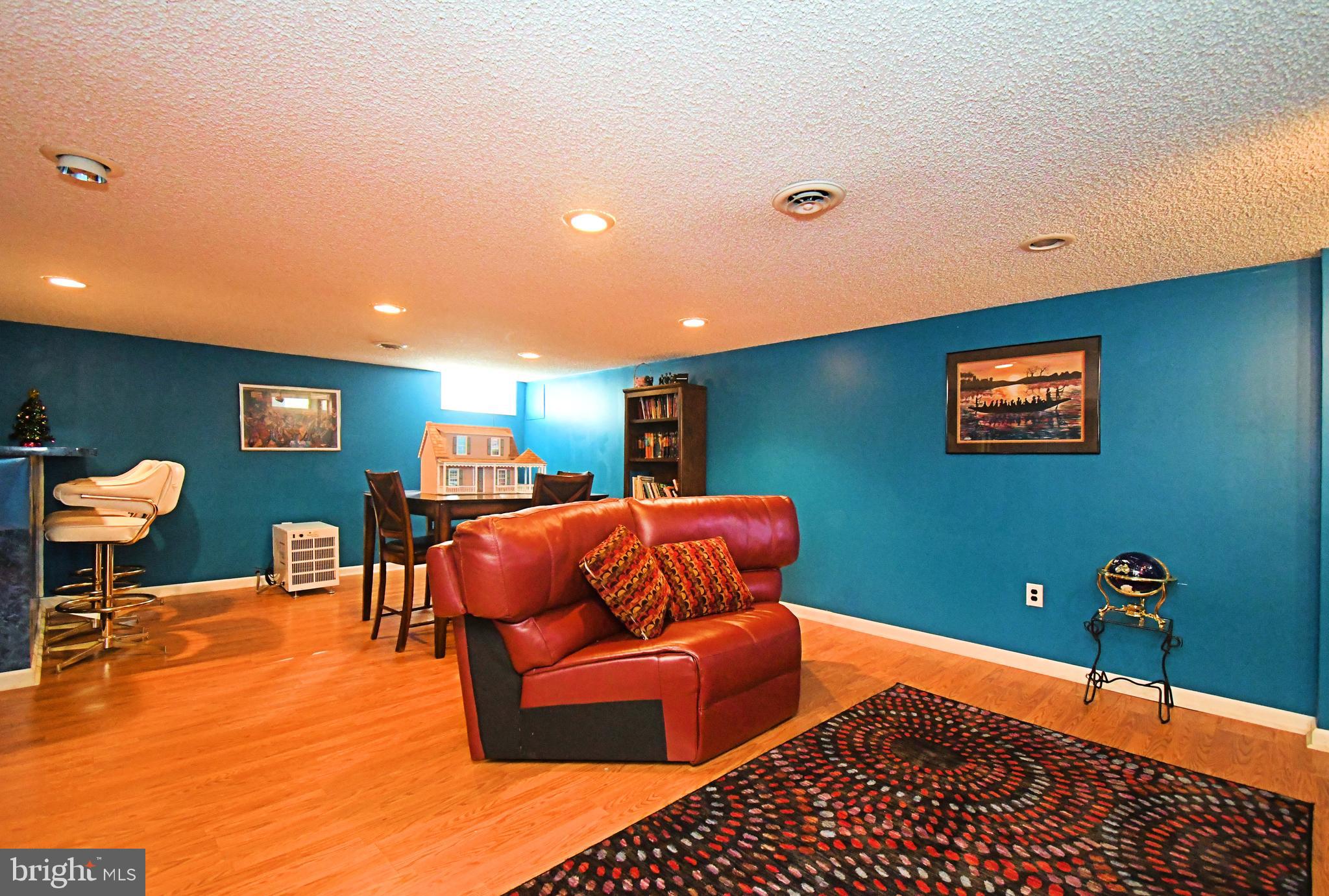 WILLOW MANOR - Residential