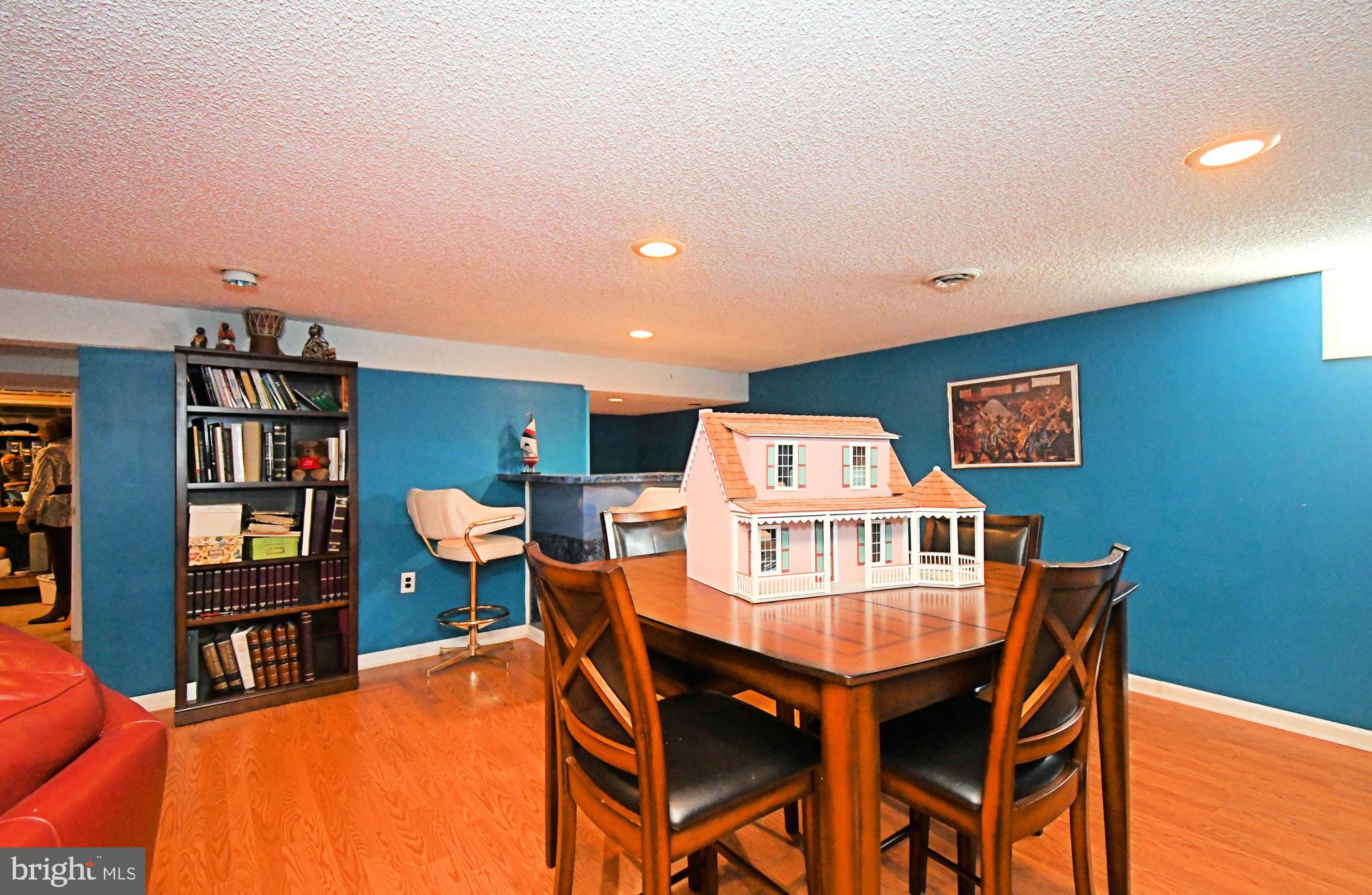 WILLOW MANOR - Residential