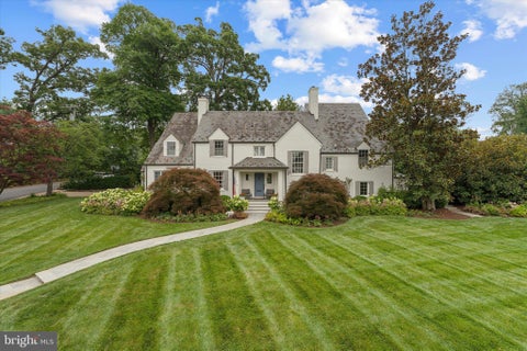 Photo of 4600 32nd Road N, ARLINGTON, VA 22207 (MLS # VAAR2080414)
