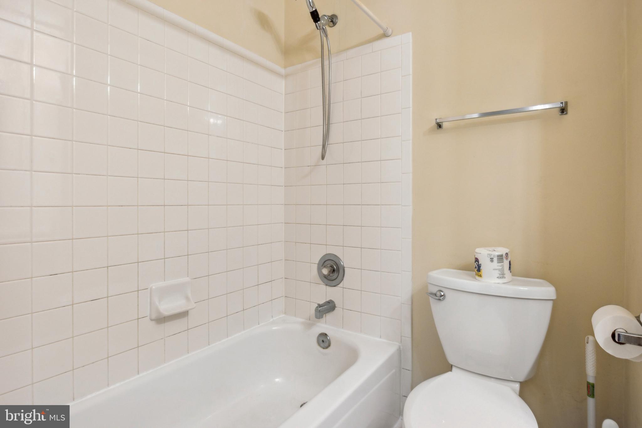 HALLOWELL - Residential Lease