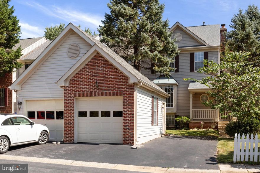 Spacious end unit townhouse in beautiful Hallowell! Plenty of natural light! Gleaming hardwood floors throughout the main and upper levels! Main level features spacious living room, formal dining room which opens to deck, breakfast room, and kitchen with granite counters! Upper level features spacious owner's suite with walk-in closet, and luxurious bath with dual vanities, soaking tub, and separate shower! The upper level also features two additional bedrooms and full bath! Awesome finished basement features family room , 4th bedroom, and half bath! Basement walks out to private backyard!  Minute to blue ribbon elem school. Convenient to village shopping center & hospital.
Minimum verifiable monthly gross income no less than 3X rent and applicants credit score is under 700, we need 2 months rent for security deposit.