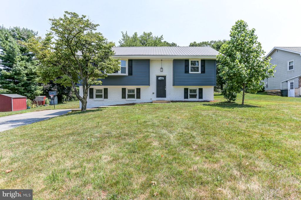 Photo of 15 Hertzog Drive, Leola, PA 17540 (MLS # PALA2053788)