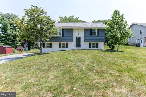 Photo of 15 Hertzog Drive, Leola, PA 17540 (MLS # PALA2053788)