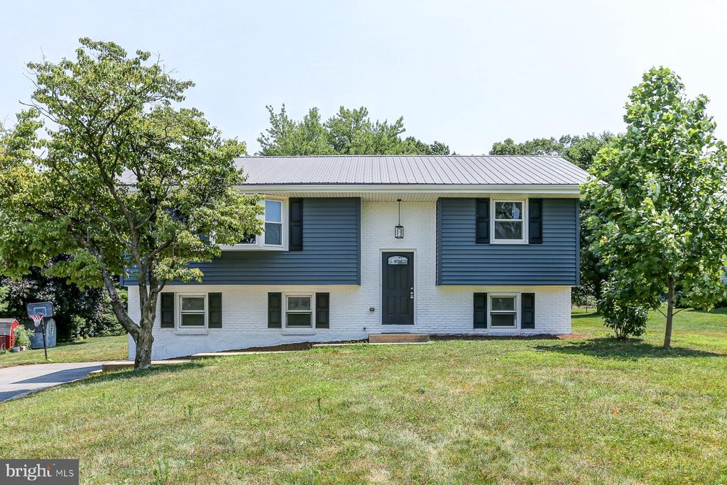Photo of 15 Hertzog Drive, Leola, PA 17540 (MLS # PALA2053788)