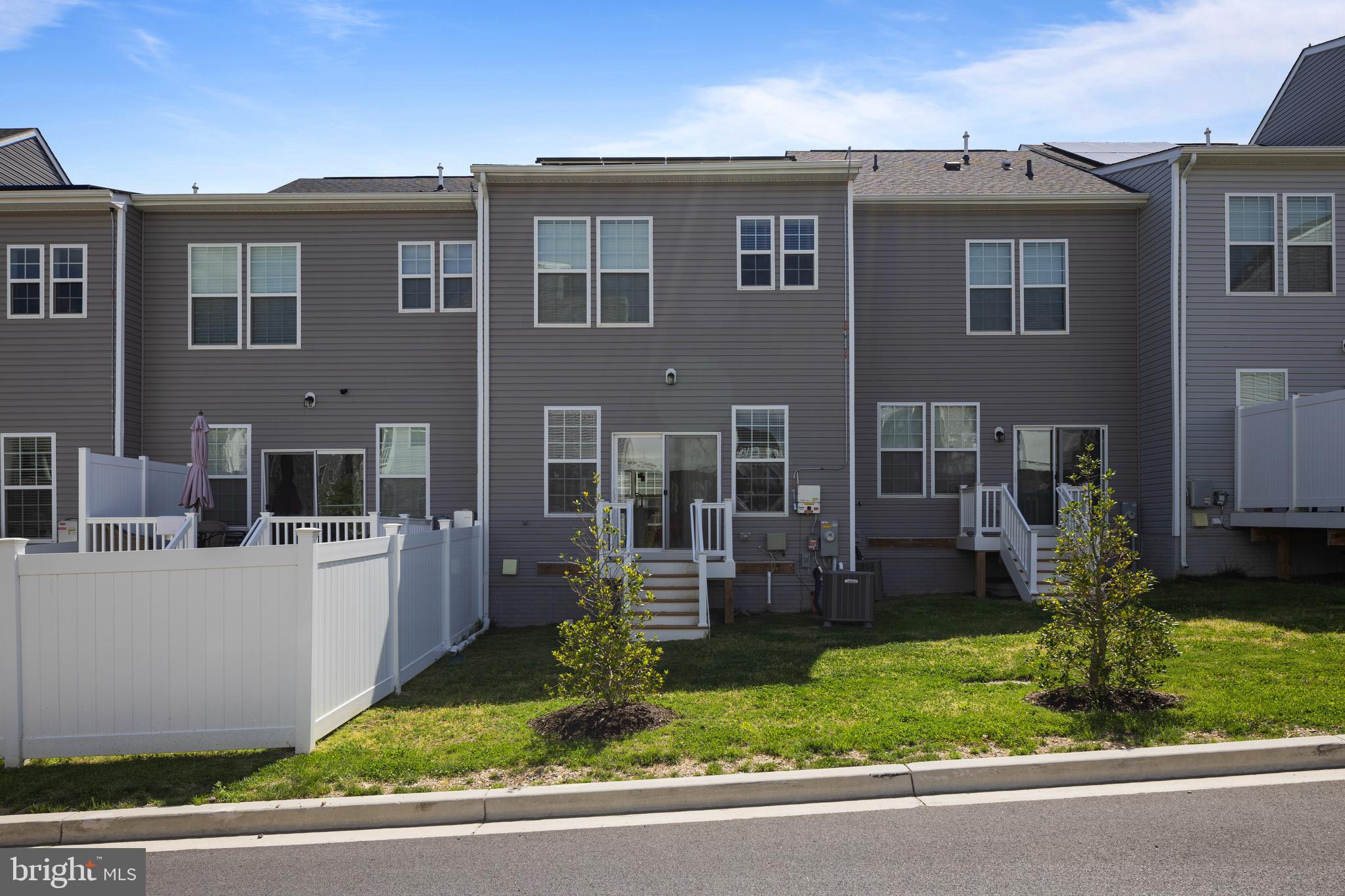 LAUREL OVERLOOK - Residential Lease