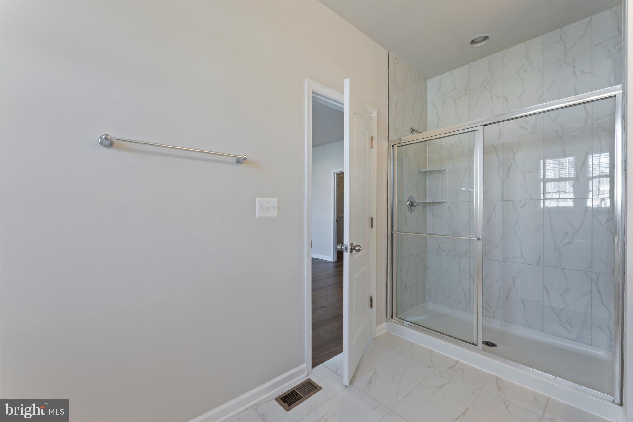 LAUREL OVERLOOK - Residential Lease