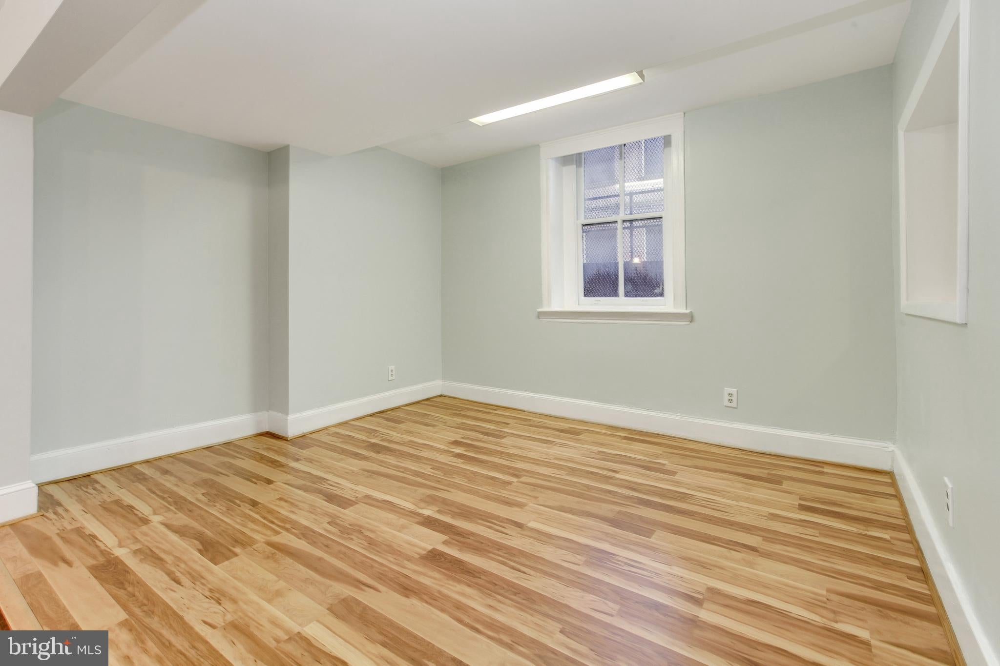 10 W MADISON STREET W 1