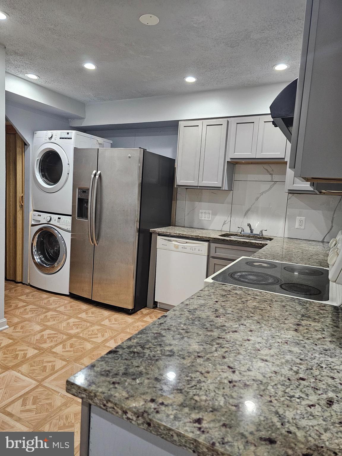 PEMBROOKE - Residential