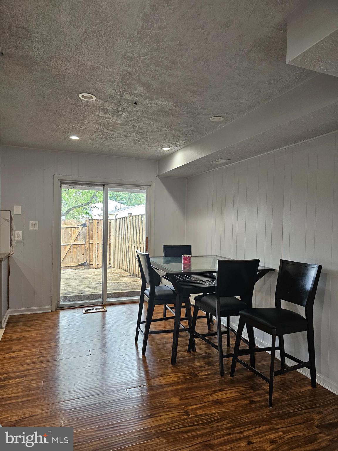 PEMBROOKE - Residential