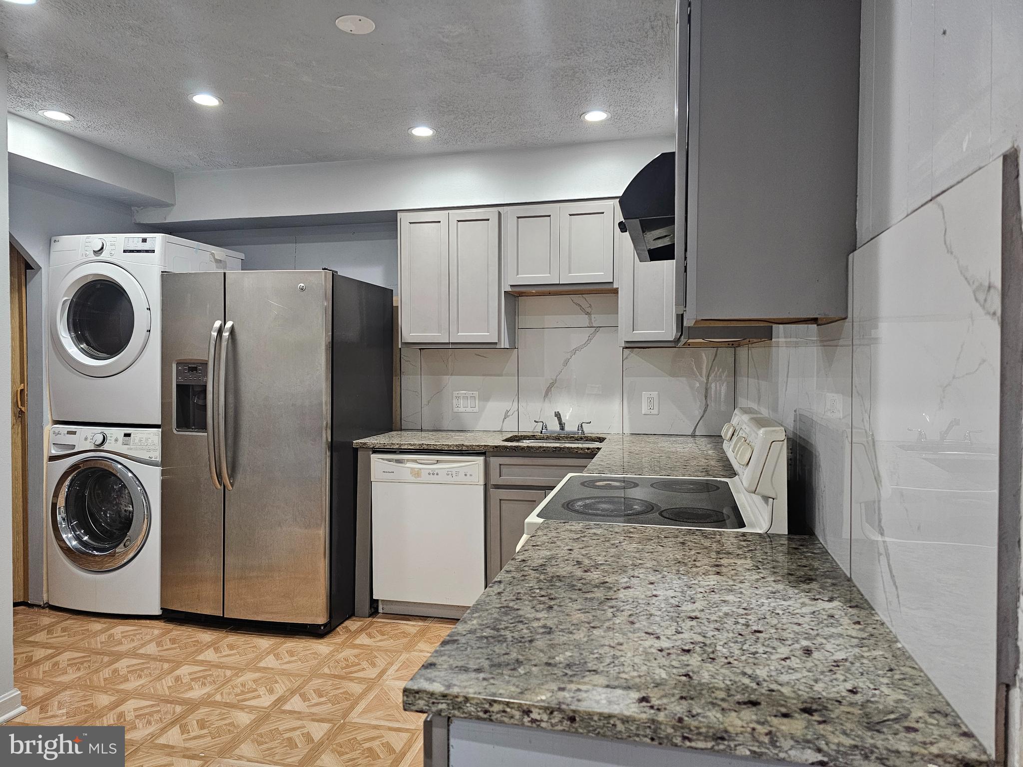 PEMBROOKE - Residential