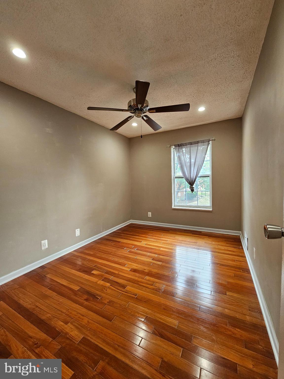 PEMBROOKE - Residential