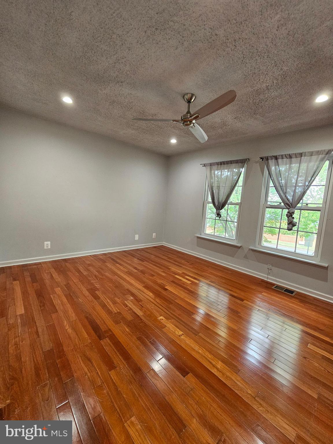 PEMBROOKE - Residential