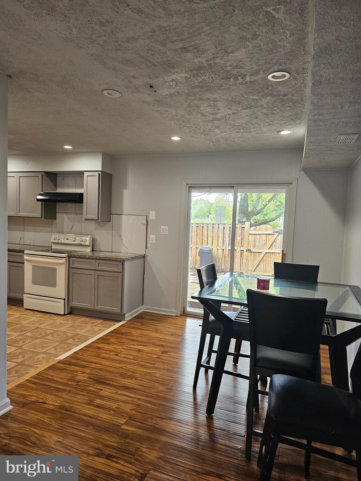 PEMBROOKE - Residential