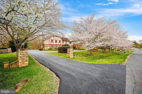 13608 Maidstone Lane, Potomac, MD MLS: MDMC2173168