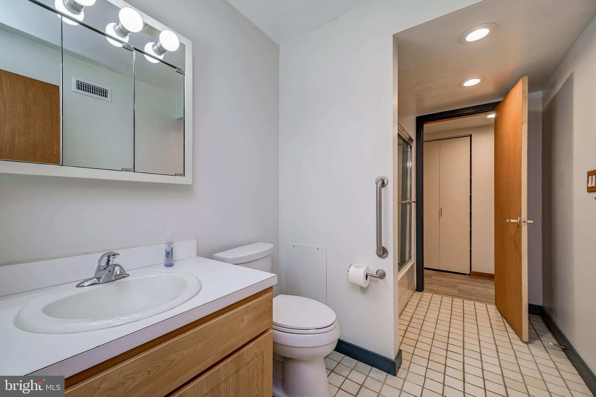 POTOMAC OUTSIDE - Residential