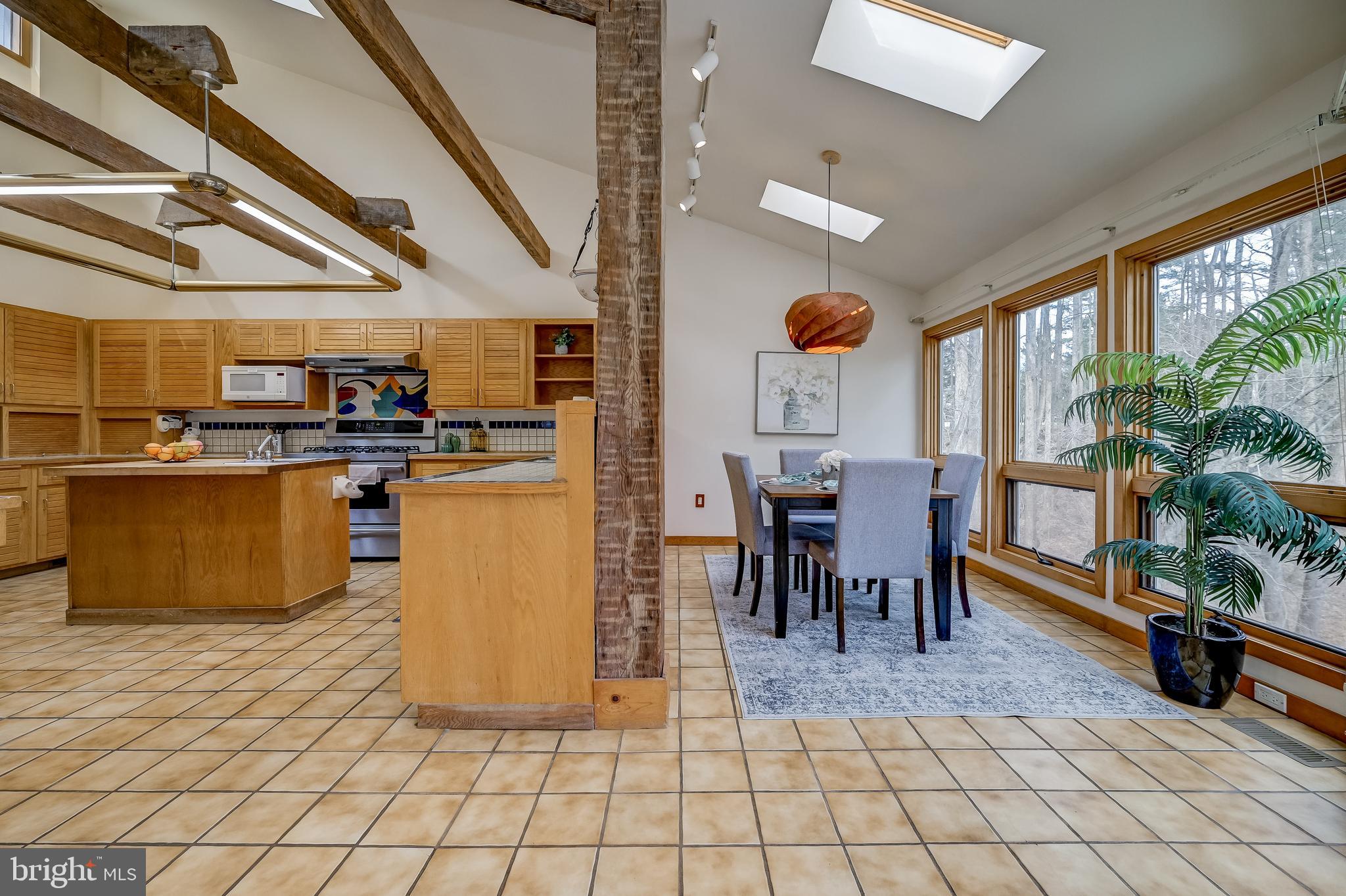 POTOMAC OUTSIDE - Residential