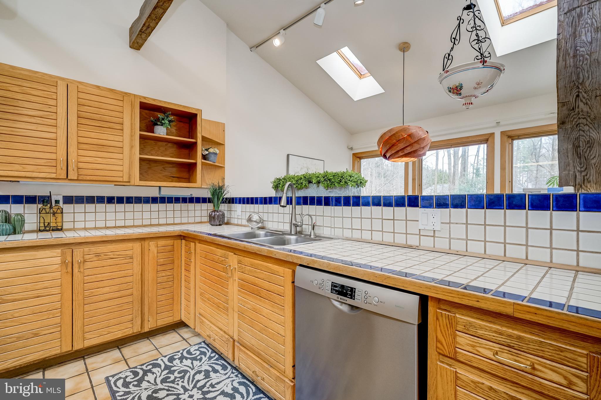 POTOMAC OUTSIDE - Residential