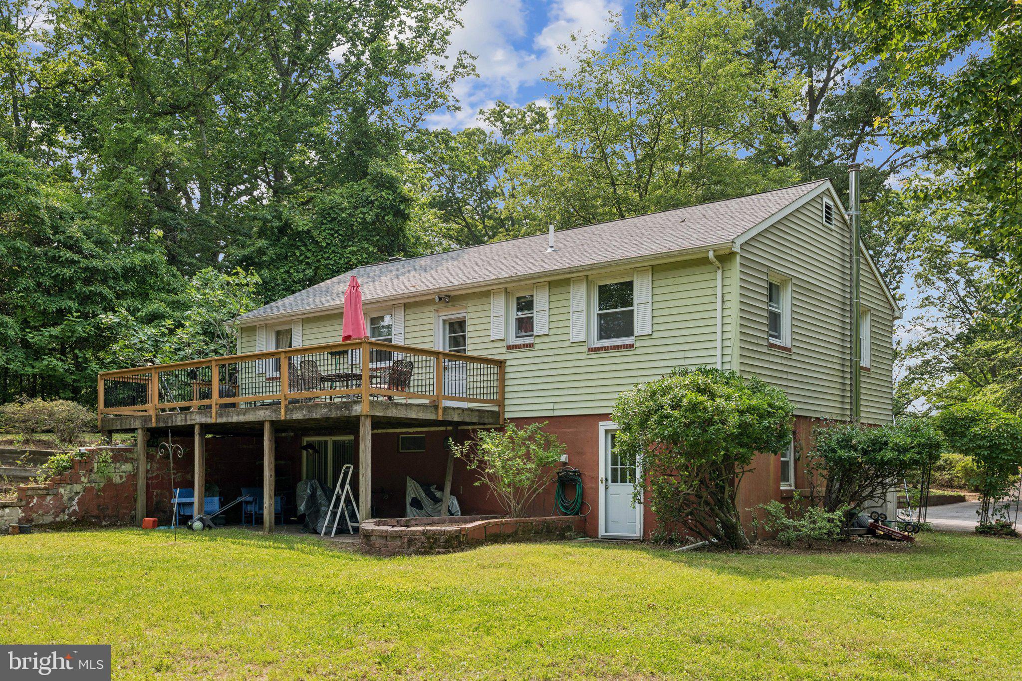972 WOODLAND CIRCLE