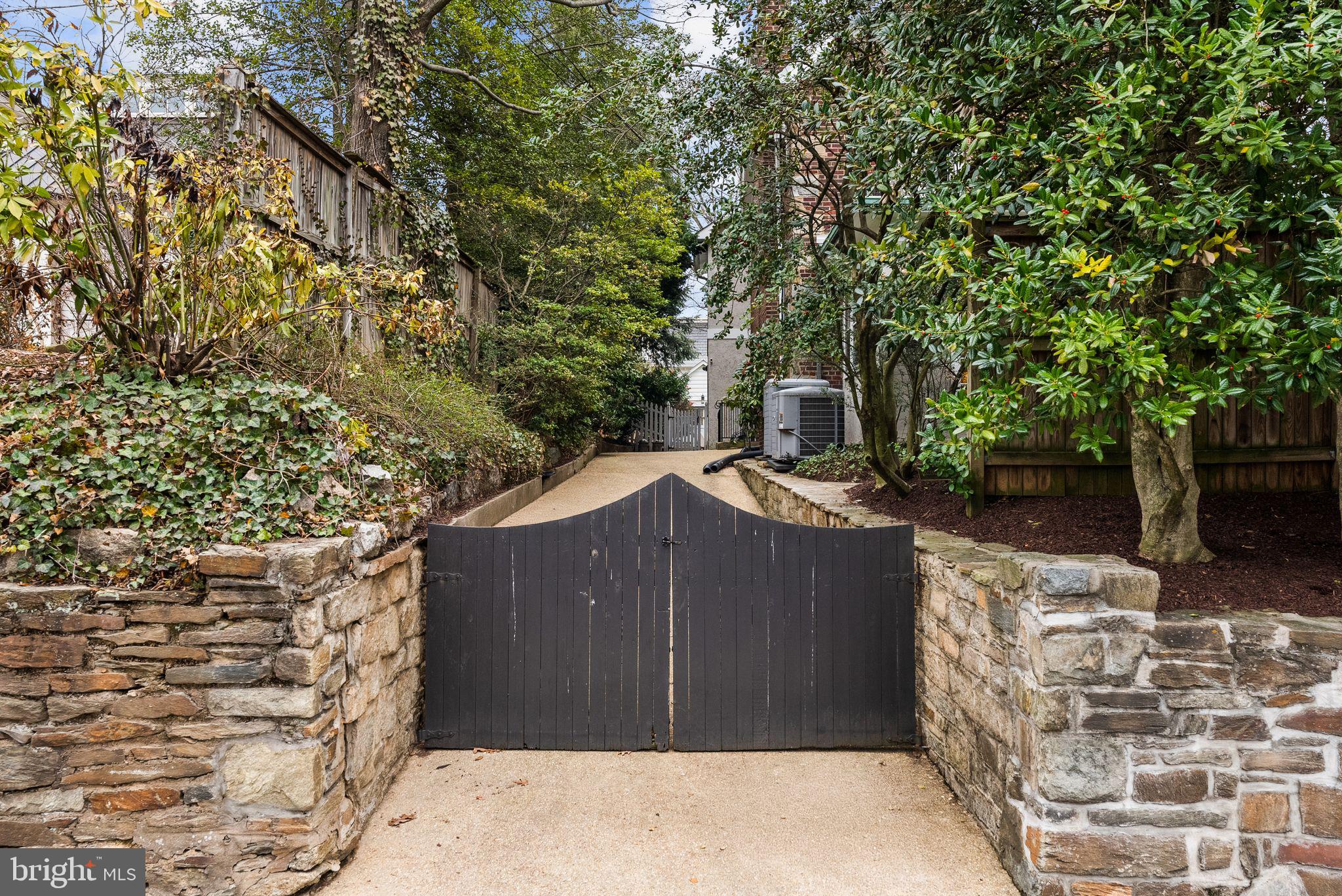 WESLEY HEIGHTS - Residential