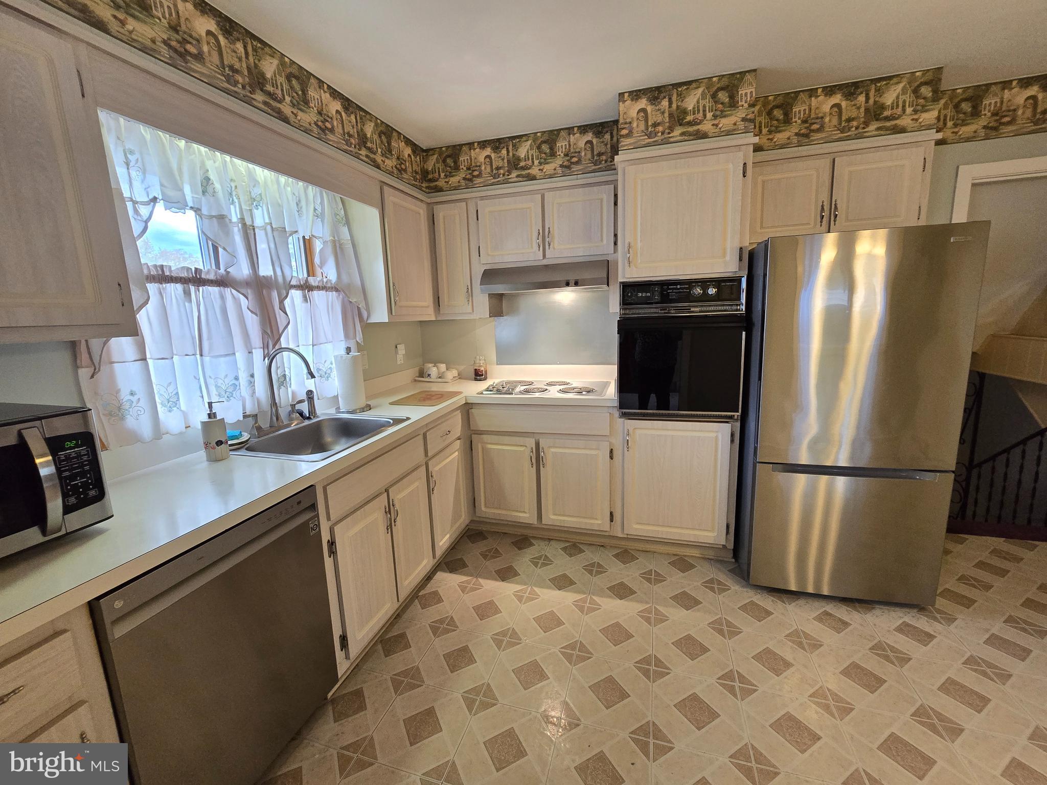 120 E CENTER AVENUE