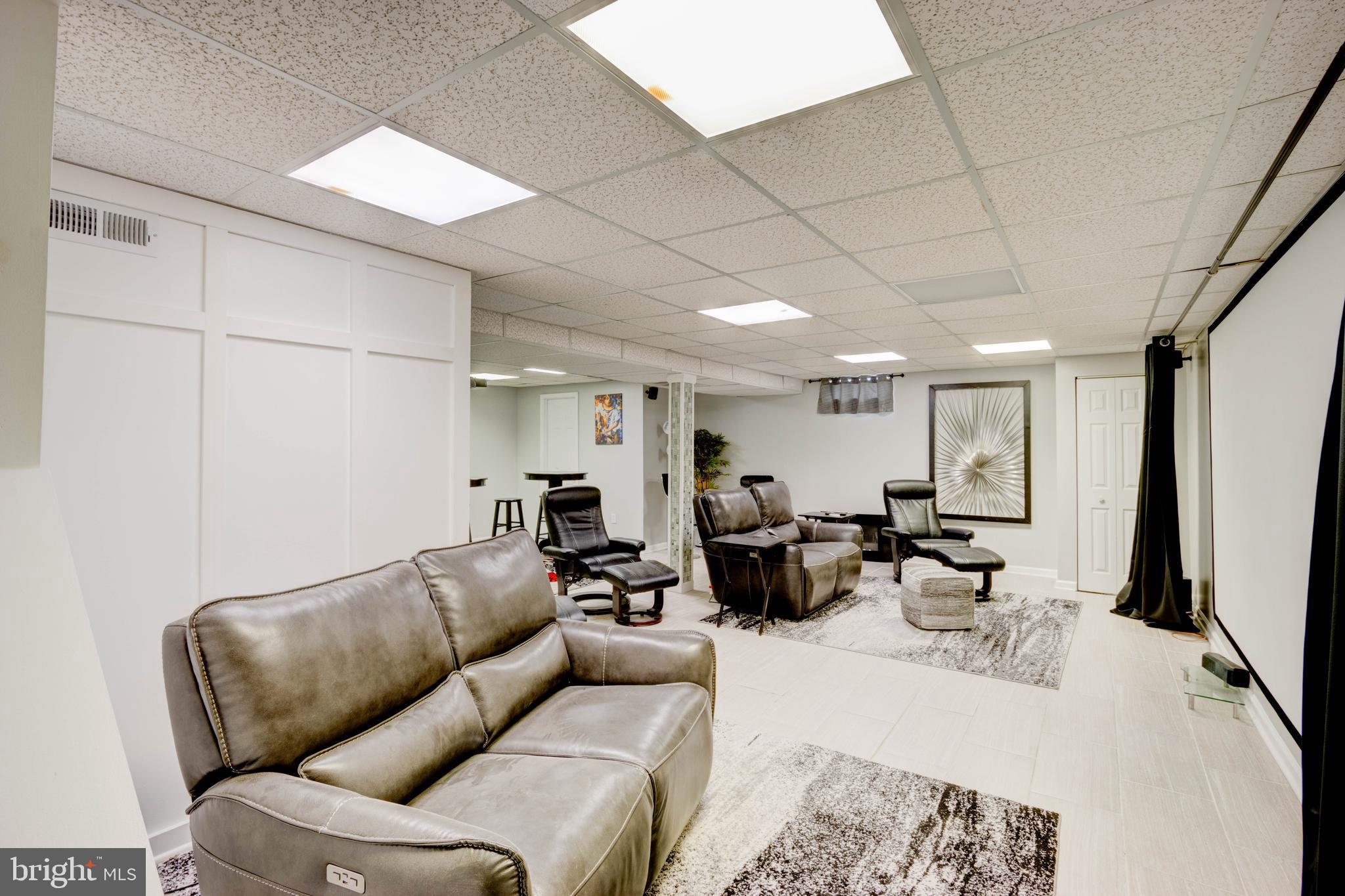 FOUNTAIN ROCK MANOR - Residential