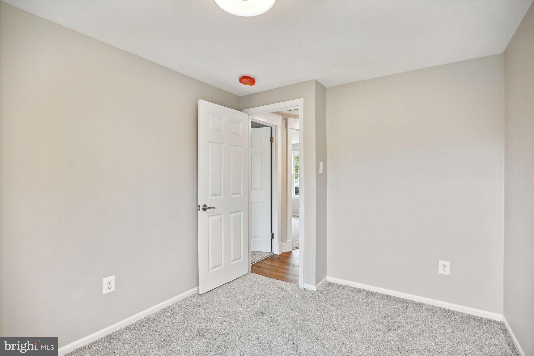 FOX MILL ESTATES - Residential Lease