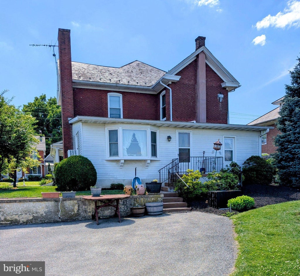 Photo of 781 Bellevue Avenue, GAP, PA 17527 (MLS # PALA2094722)