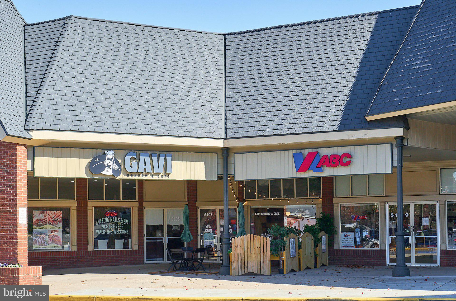 LIFESTYLE AT SULLY STATION - Residential