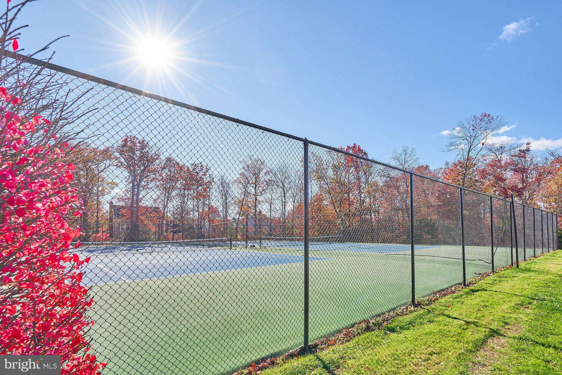 LIFESTYLE AT SULLY STATION - Residential